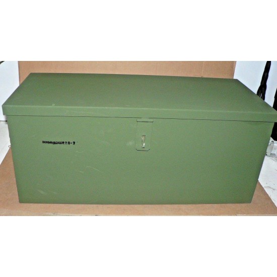 Knaack model 28 JOBMASTER Model 28 Storage Box 2.3 cu.ft. 28"x12"x12"